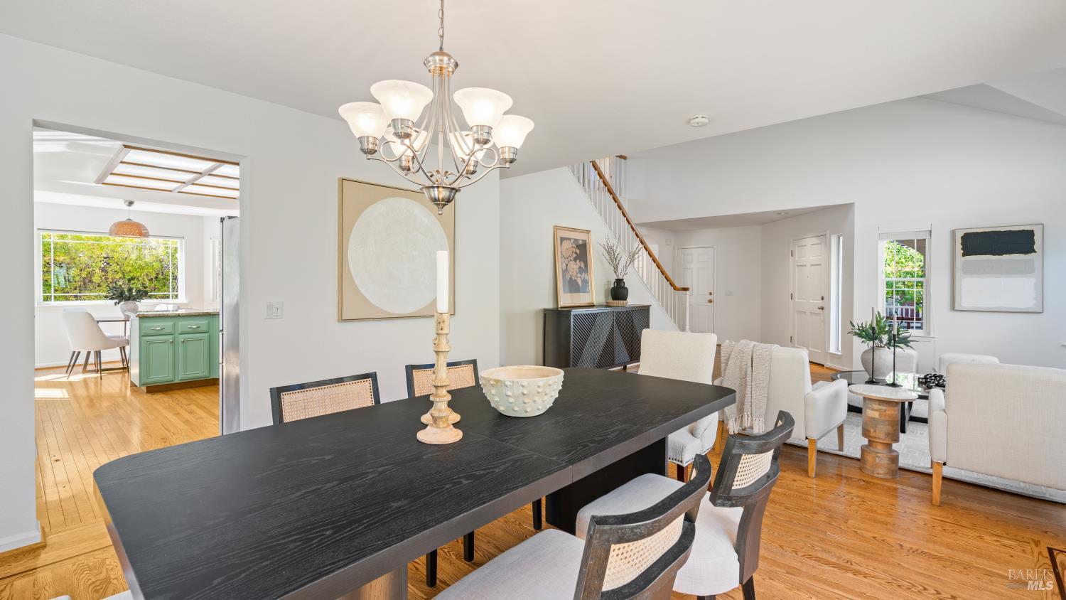 Detail Gallery Image 8 of 56 For 181 Dublin Ct, Petaluma,  CA 94952 - 4 Beds | 2/1 Baths