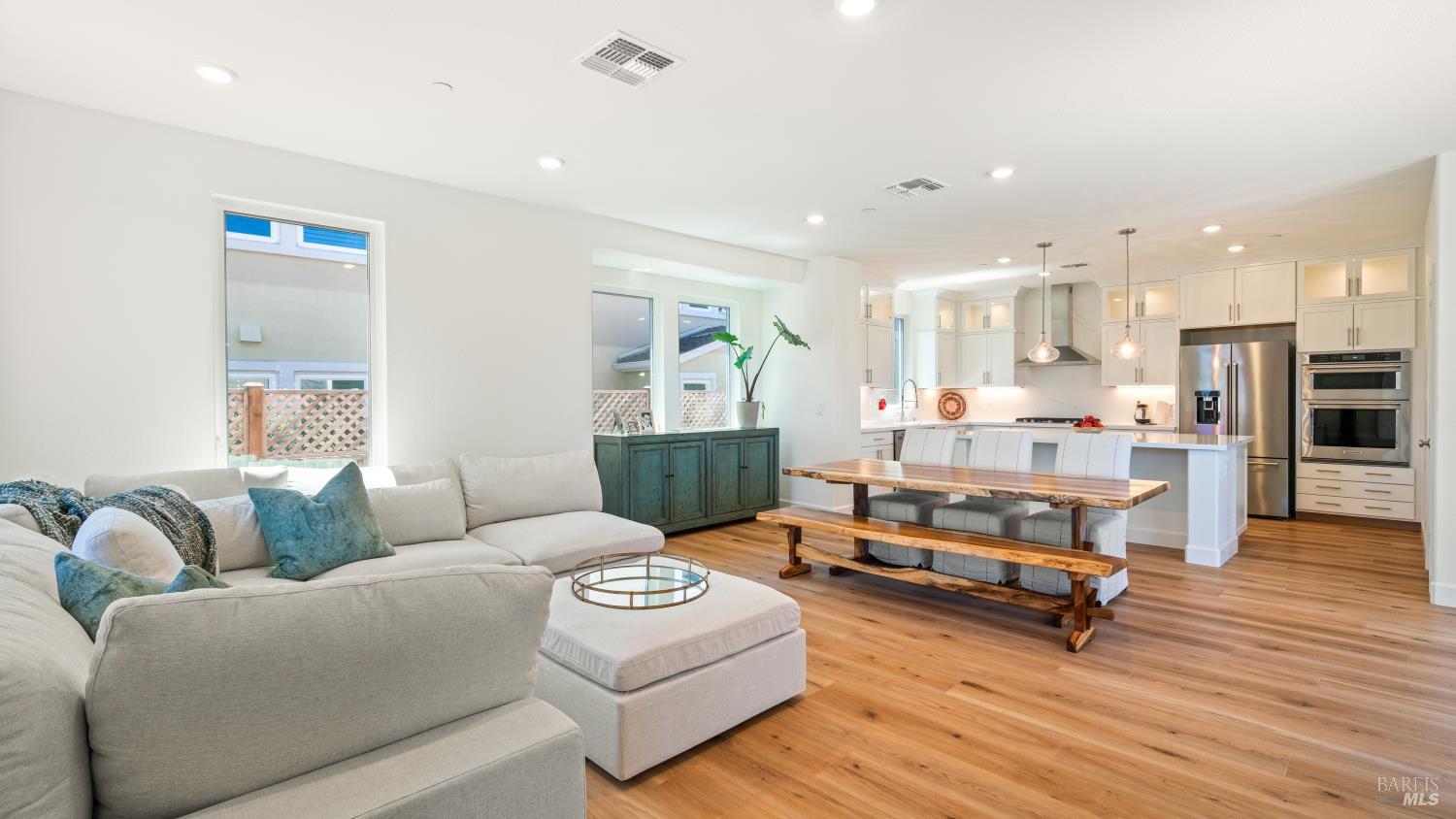 Detail Gallery Image 17 of 50 For 3 Lapis Ct, Petaluma,  CA 94952 - 3 Beds | 2/1 Baths