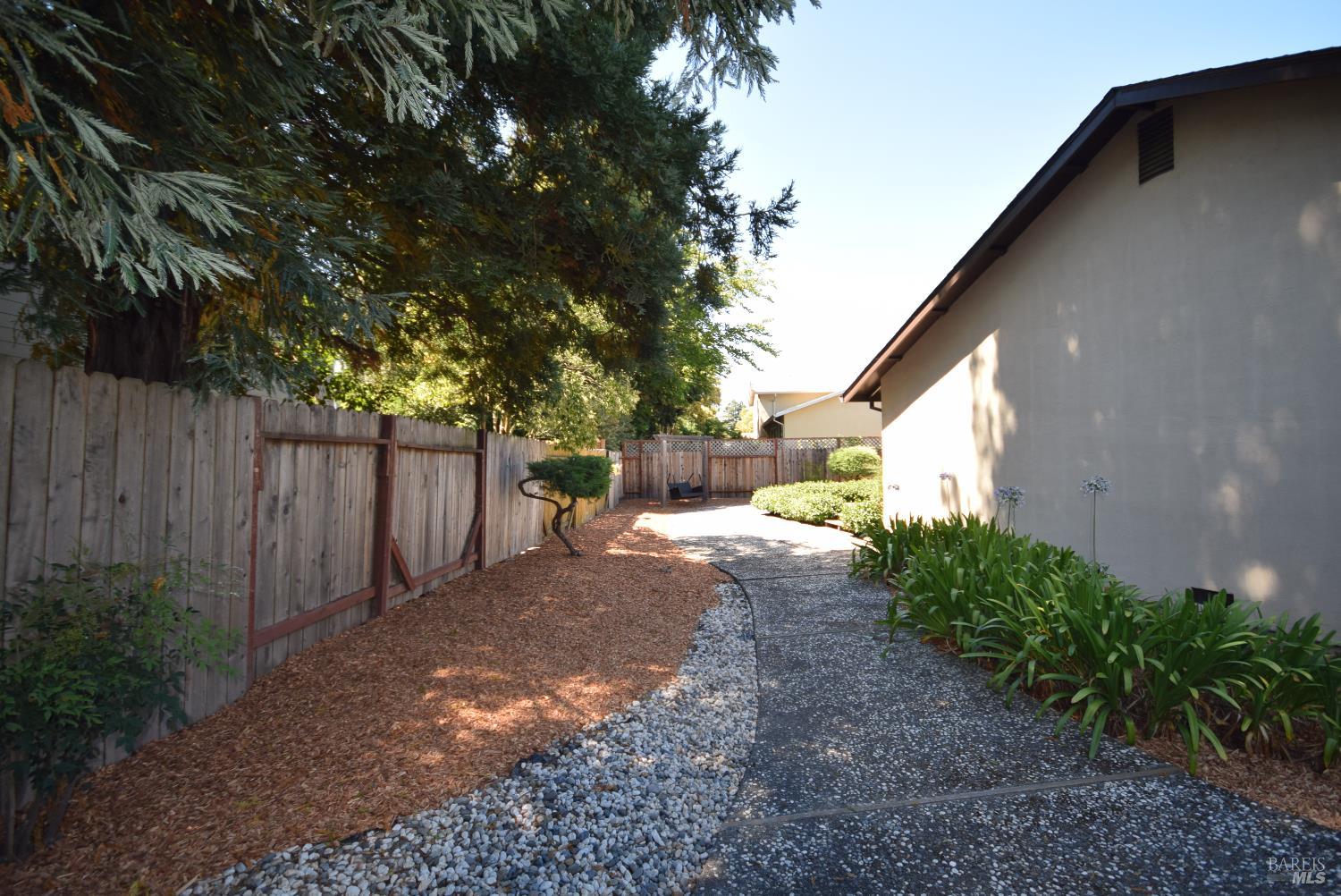 Detail Gallery Image 40 of 44 For 2014 Crinella Dr, Petaluma,  CA 94954 - 4 Beds | 2 Baths
