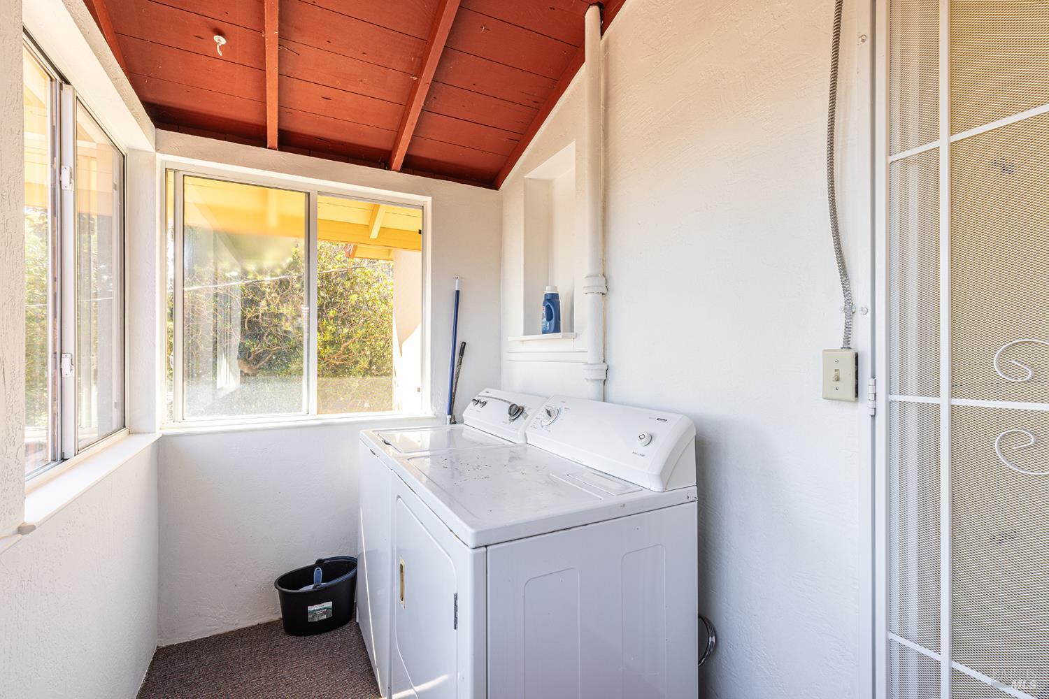 Detail Gallery Image 12 of 32 For 114 Powell Ave, Healdsburg,  CA 95448 - 5 Beds | 2 Baths