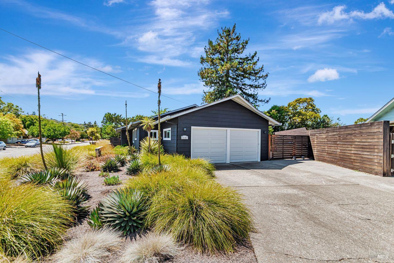Detail Gallery Image 3 of 48 For 3641 Evergreen Rd, Santa Rosa,  CA 95405 - 4 Beds | 2 Baths