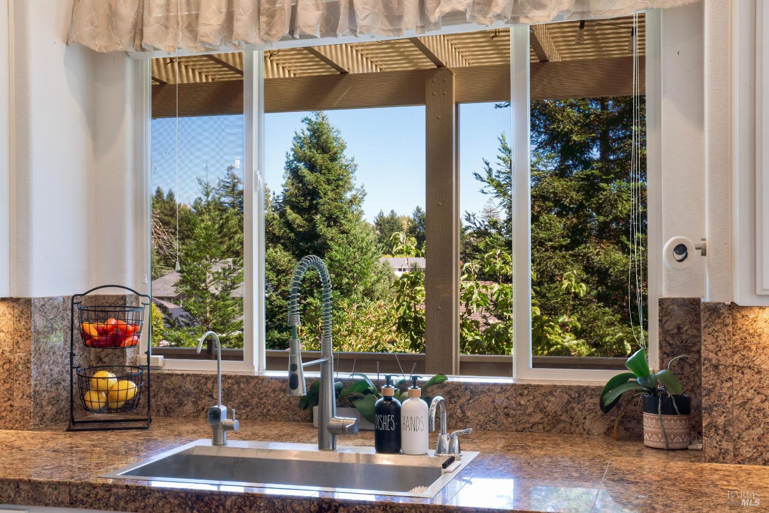 Detail Gallery Image 14 of 33 For 1416 Nighthawk Dr, Santa Rosa,  CA 95409 - 3 Beds | 2/1 Baths