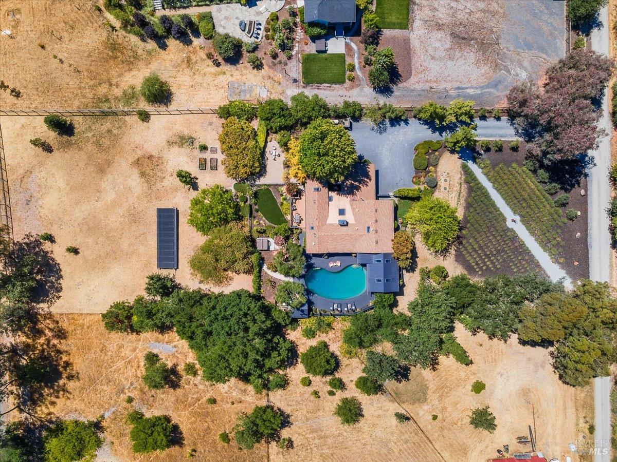 Detail Gallery Image 37 of 42 For 1208 Chiquita Rd, Healdsburg,  CA 95448 - 3 Beds | 3 Baths