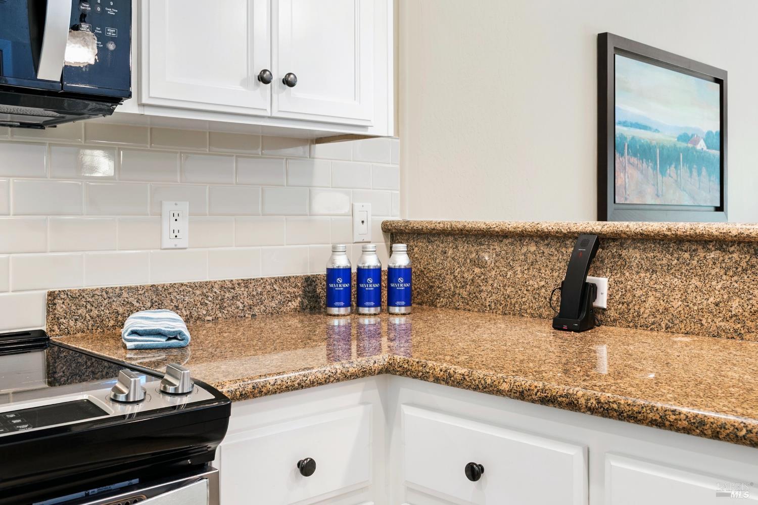 Detail Gallery Image 8 of 47 For 833 Augusta Cir, Napa,  CA 94558 - 2 Beds | 2 Baths