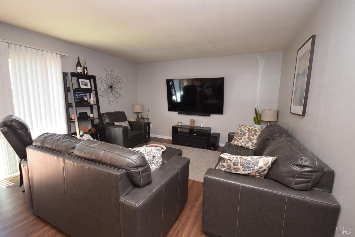 Detail Gallery Image 14 of 44 For 2014 Crinella Dr, Petaluma,  CA 94954 - 4 Beds | 2 Baths