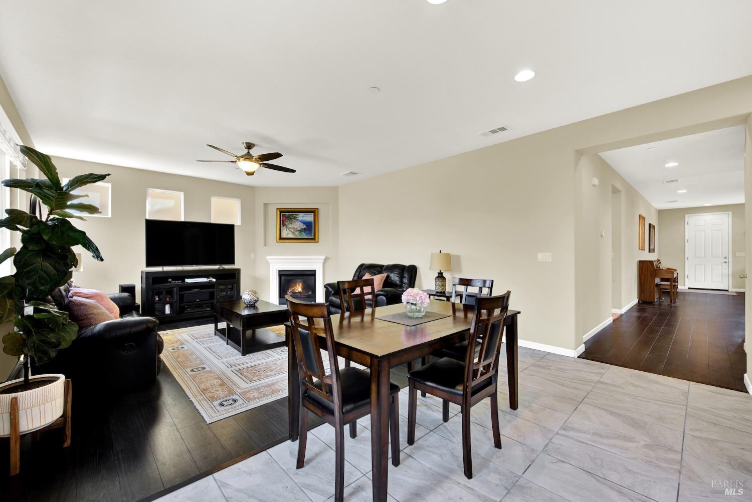 Detail Gallery Image 8 of 46 For 4538 Paseo Dr, Fairfield,  CA 94534 - 5 Beds | 3 Baths