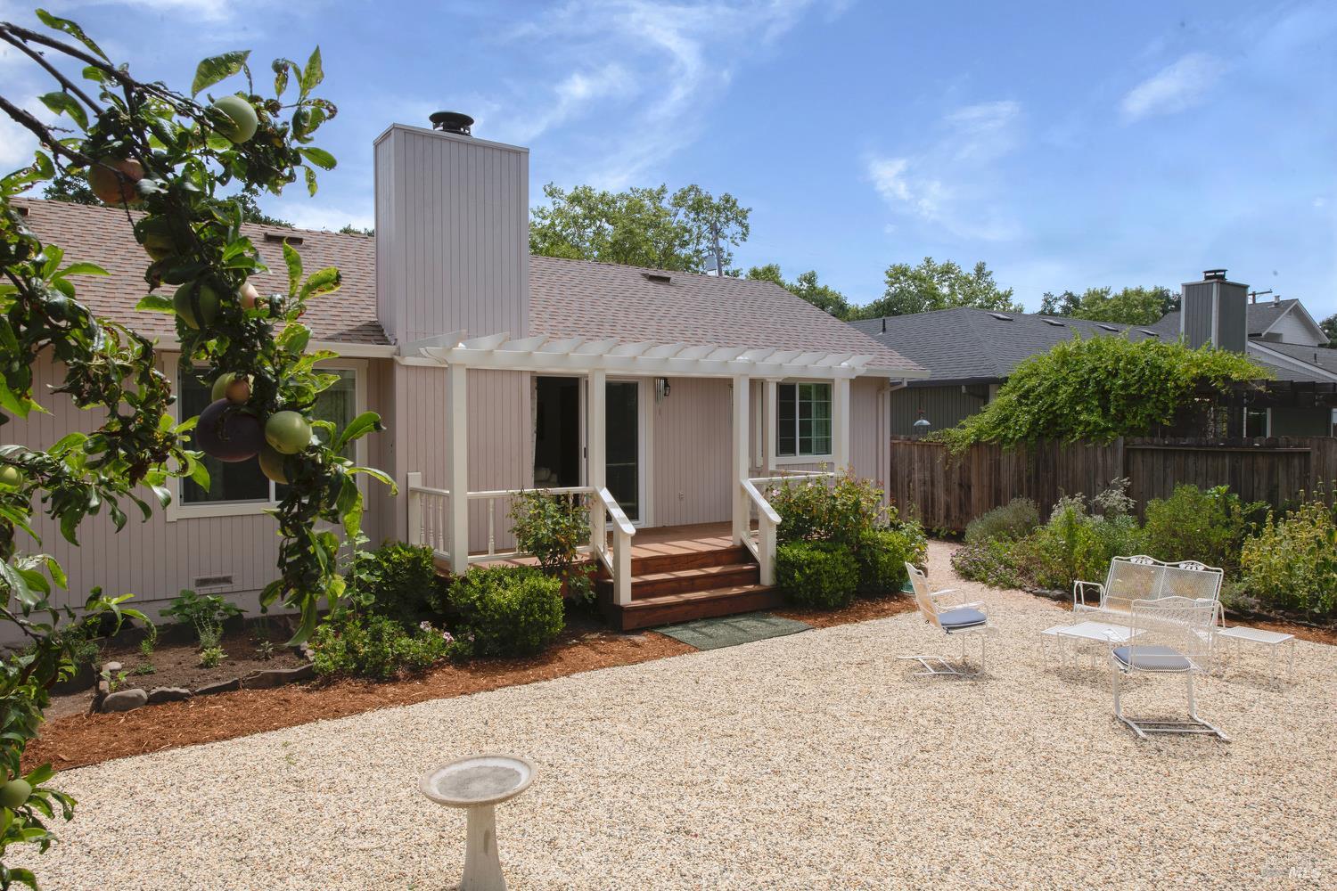 Detail Gallery Image 26 of 37 For 18498 Happy Ln, Sonoma,  CA 95476 - 2 Beds | 2 Baths