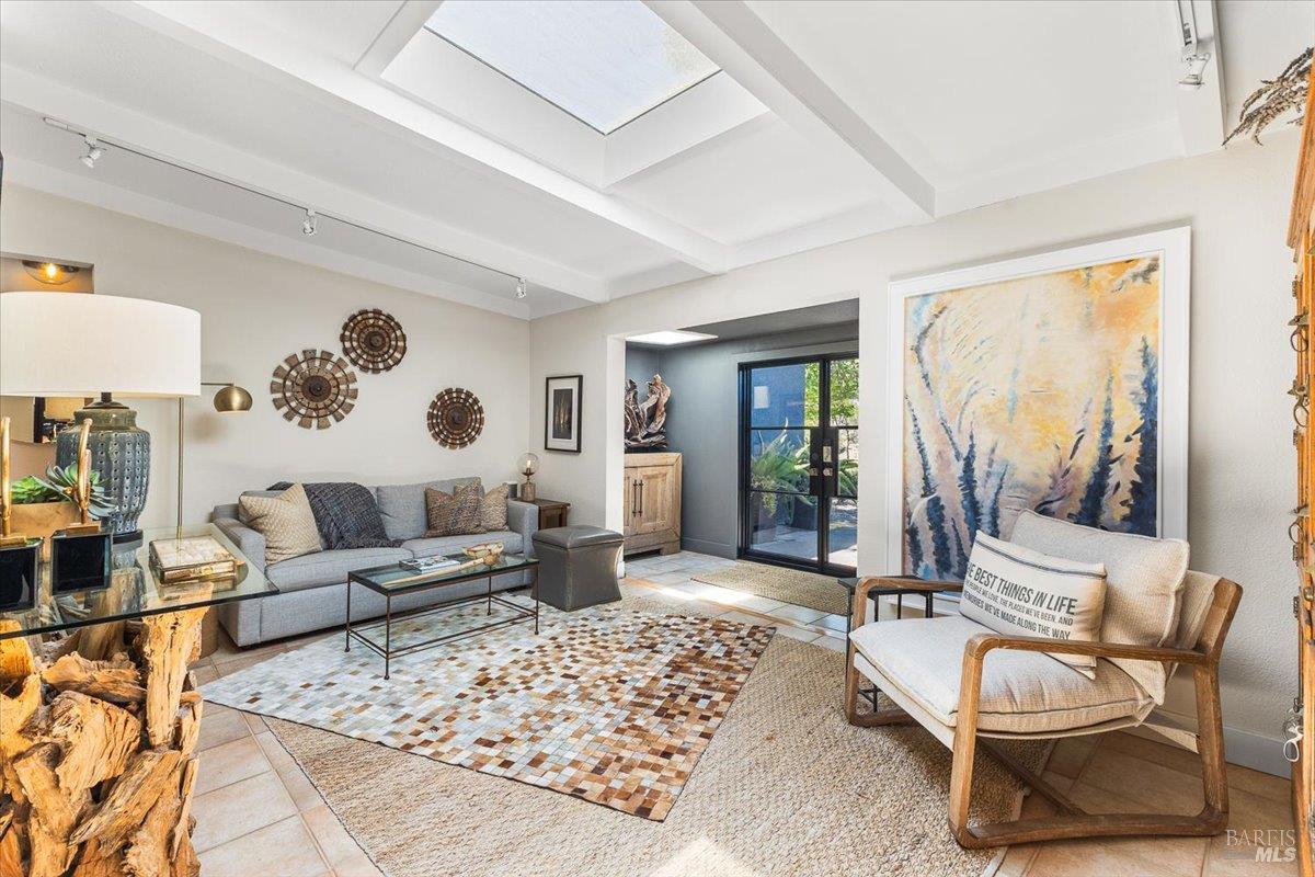Detail Gallery Image 5 of 42 For 1208 Chiquita Rd, Healdsburg,  CA 95448 - 3 Beds | 3 Baths