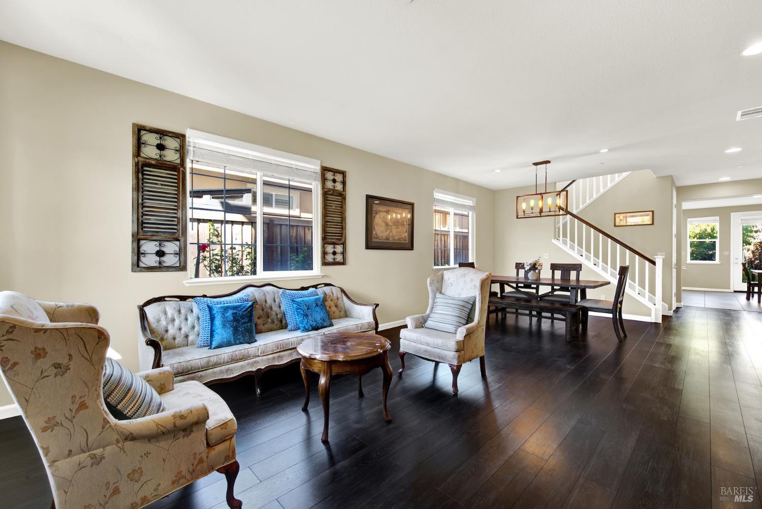 Detail Gallery Image 4 of 46 For 4538 Paseo Dr, Fairfield,  CA 94534 - 5 Beds | 3 Baths