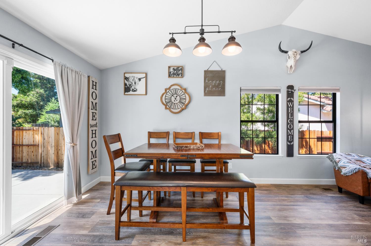 Detail Gallery Image 18 of 49 For 406 Stonecastle Way, Vacaville,  CA 95687 - 4 Beds | 2/1 Baths