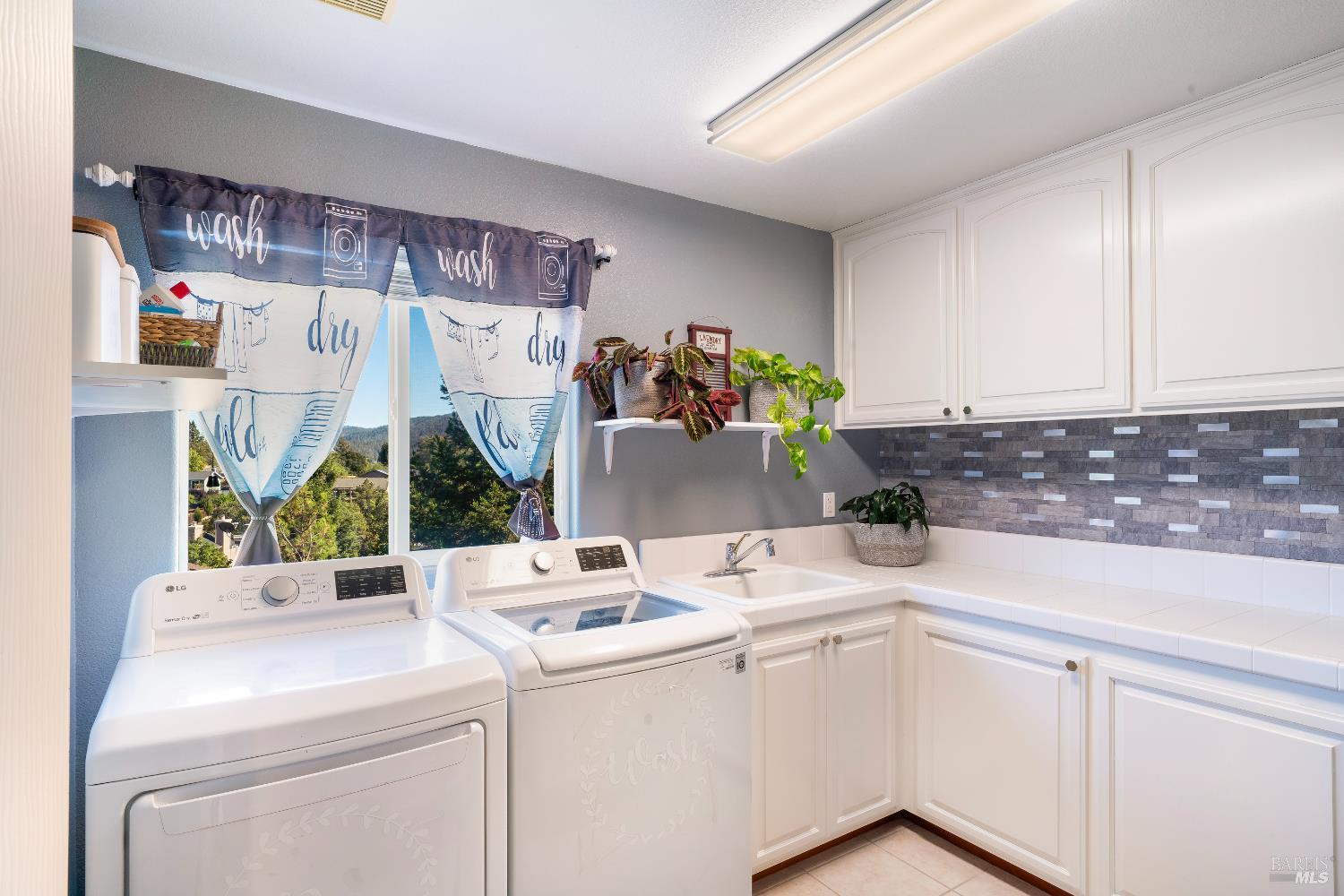Detail Gallery Image 22 of 33 For 1416 Nighthawk Dr, Santa Rosa,  CA 95409 - 3 Beds | 2/1 Baths