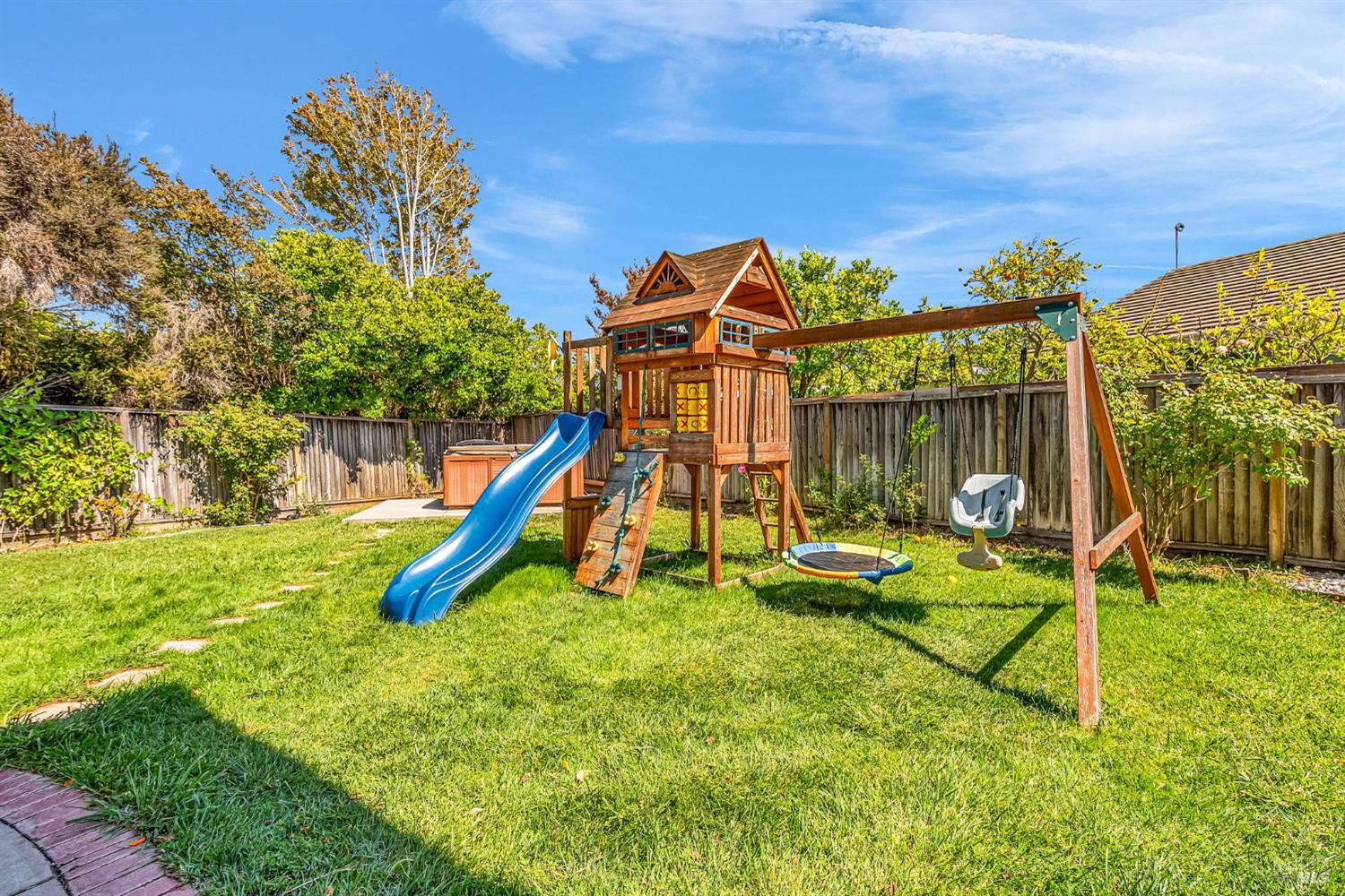 Detail Gallery Image 38 of 43 For 1946 Leaning Oak Ct, Fairfield,  CA 94534 - 5 Beds | 3 Baths