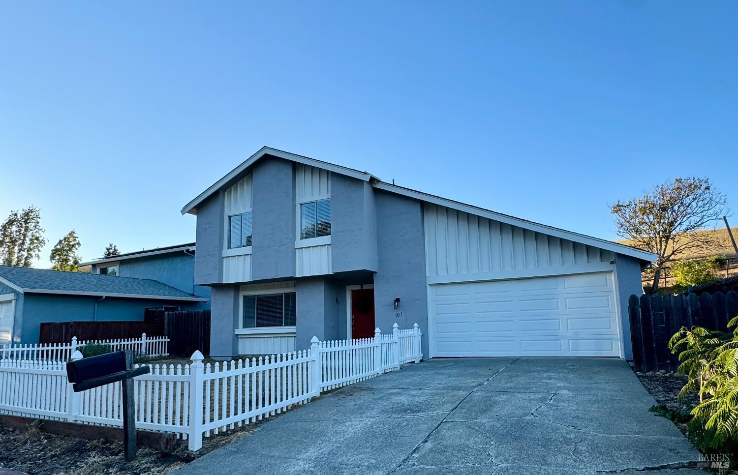 Detail Gallery Image 2 of 35 For 101 Panorama Dr, Benicia,  CA 94510 - 3 Beds | 1/1 Baths