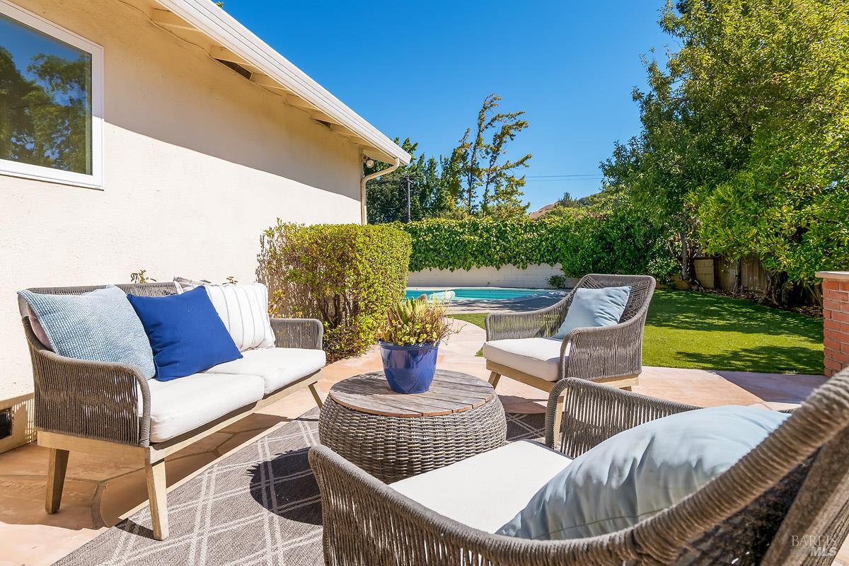Detail Gallery Image 18 of 23 For 88 Elena Cir, San Rafael,  CA 94903 - 3 Beds | 2 Baths