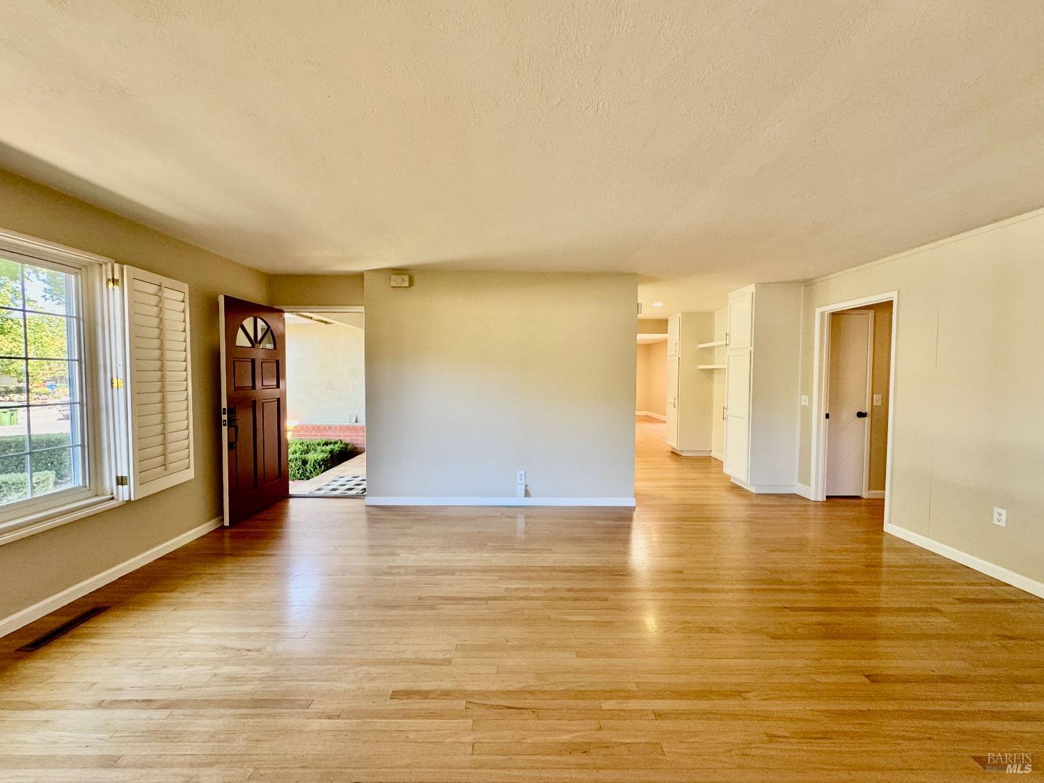 Detail Gallery Image 3 of 27 For 1971 Olive Ave, Saint Helena,  CA 94574 - 4 Beds | 3 Baths