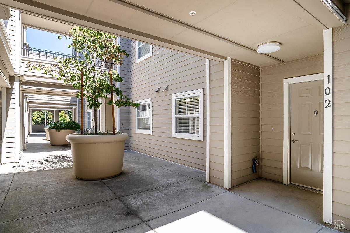 Detail Gallery Image 9 of 26 For 852 Diablo Ave #102,  Novato,  CA 94947 - 2 Beds | 2 Baths