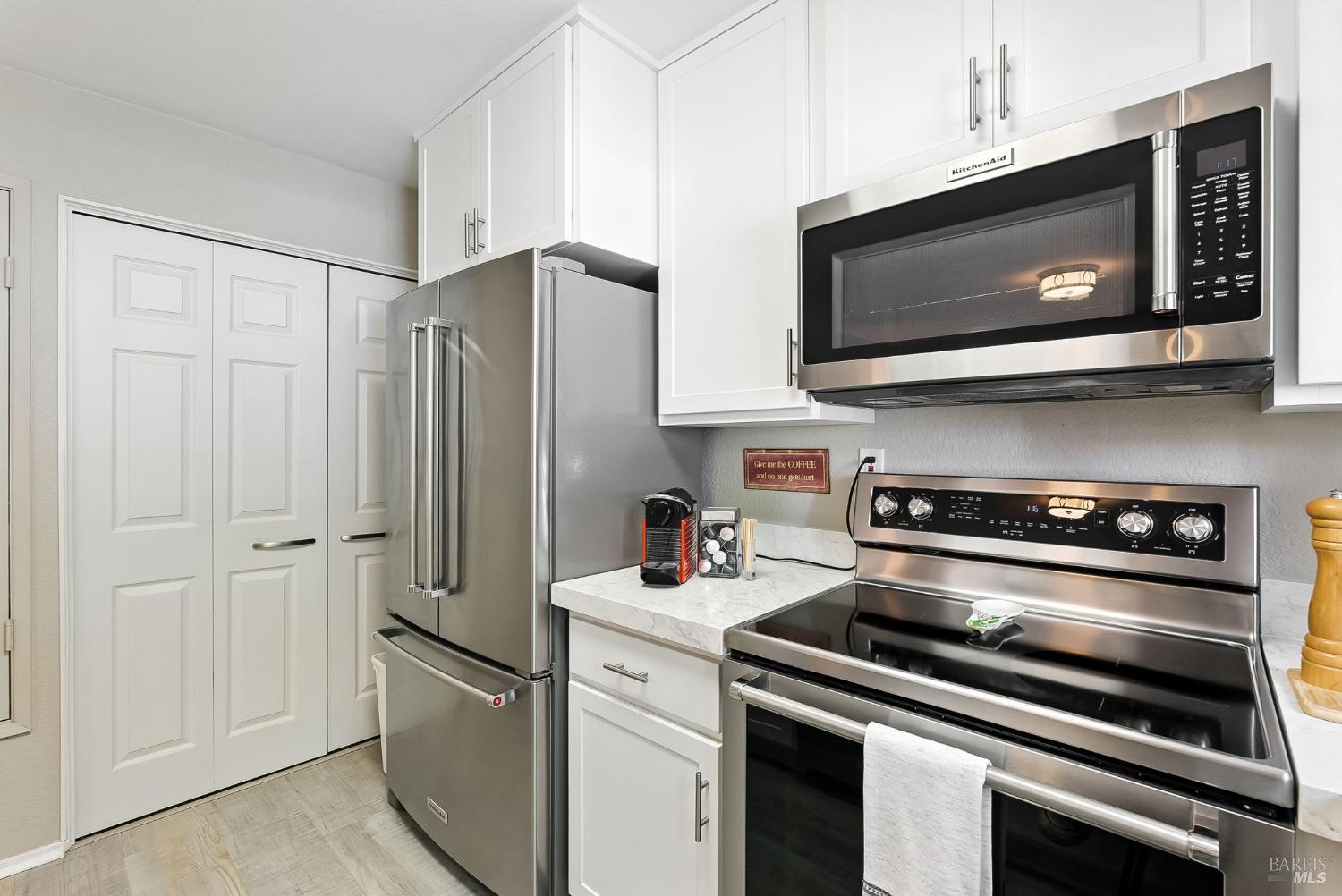 Detail Gallery Image 7 of 16 For 44 Hector Ln, Novato,  CA 94949 - 2 Beds | 1 Baths