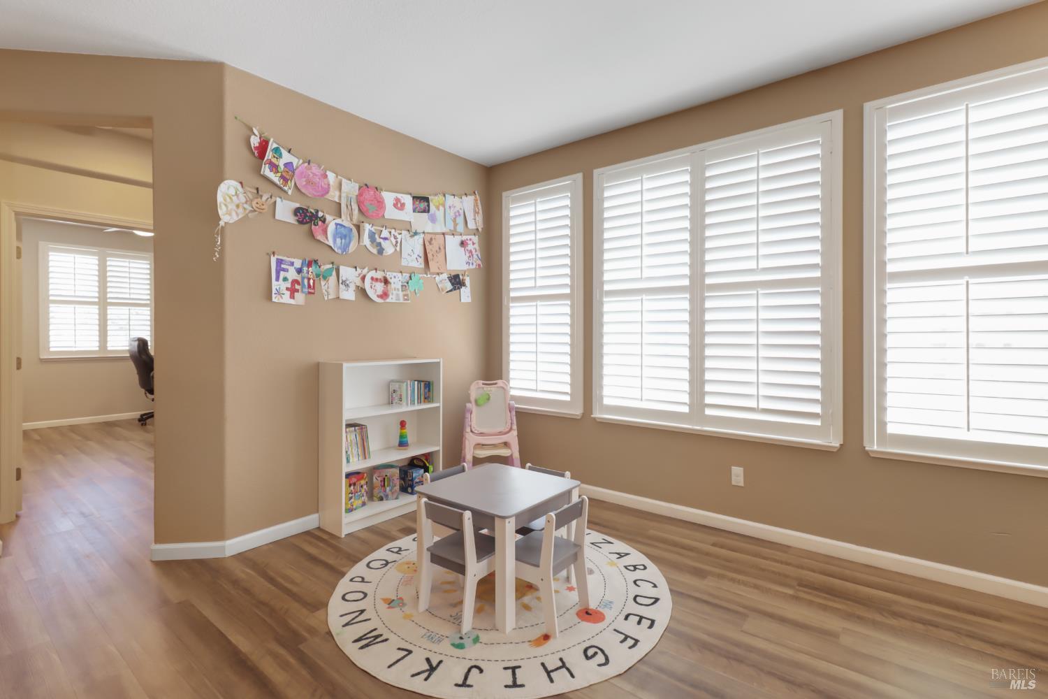 Detail Gallery Image 10 of 58 For 1105 Bello Dr, Dixon,  CA 95620 - 4 Beds | 2/1 Baths