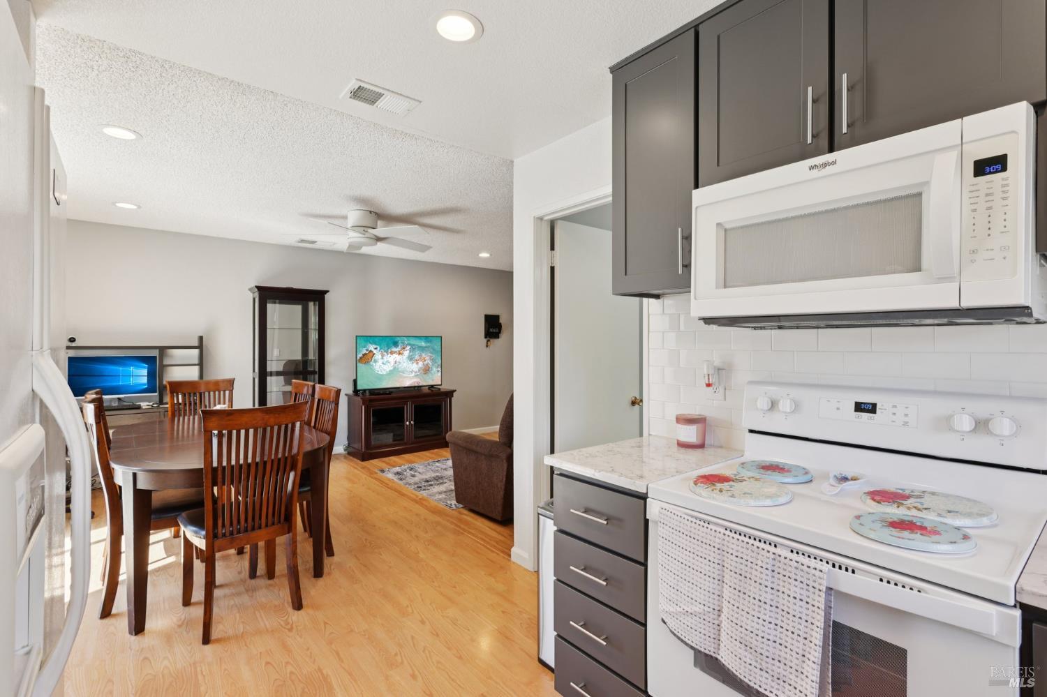 Detail Gallery Image 16 of 48 For 1403 Humbolt Dr, Suisun City,  CA 94585 - 3 Beds | 2 Baths