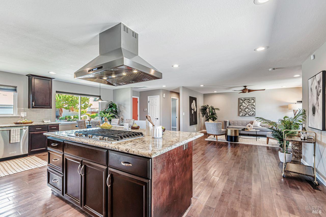 Detail Gallery Image 10 of 48 For 3641 Evergreen Rd, Santa Rosa,  CA 95405 - 4 Beds | 2 Baths