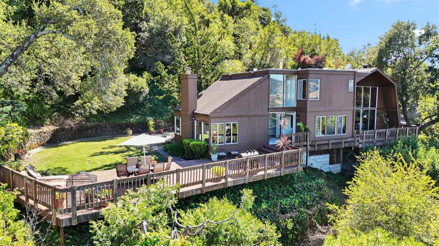 Detail Gallery Image 1 of 49 For 111 Glenside Way, San Rafael,  CA 94903 - 5 Beds | 4/1 Baths