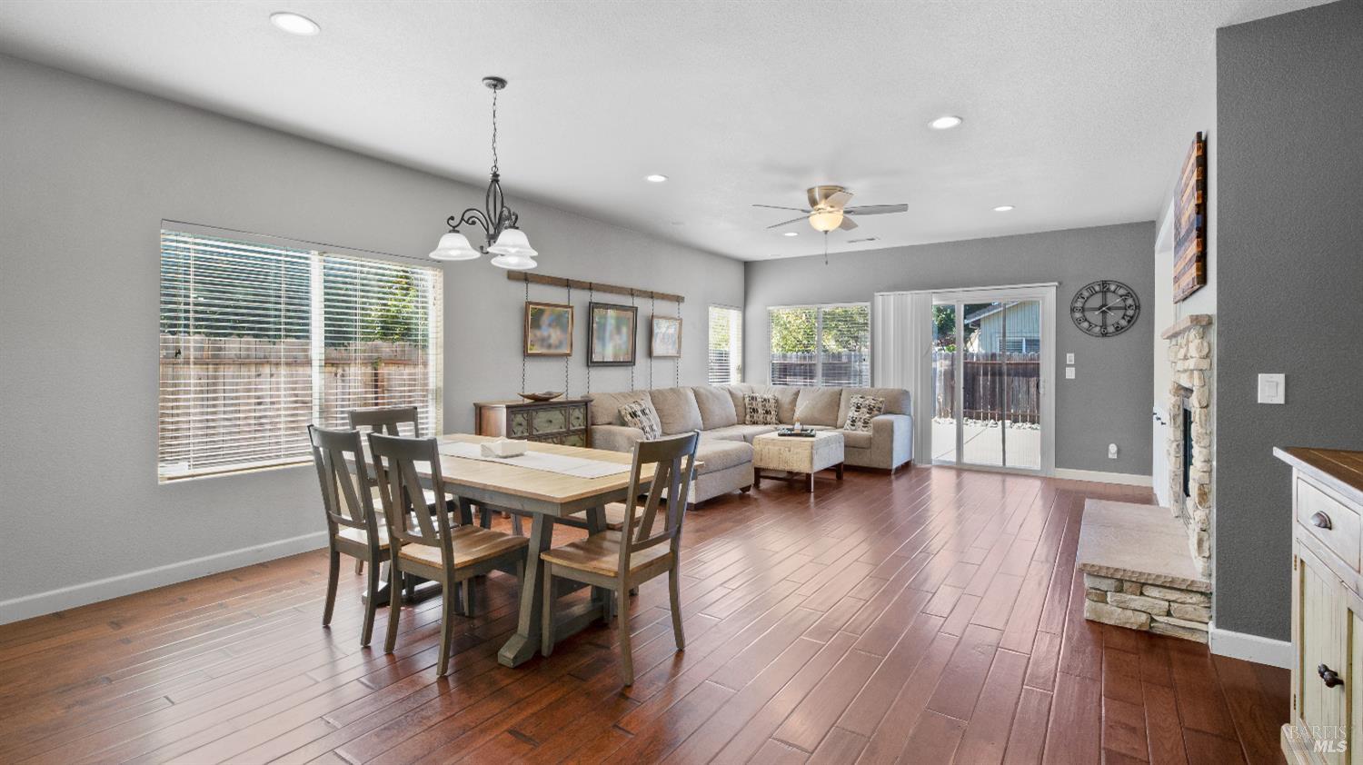 Detail Gallery Image 7 of 53 For 1300 Reeves Ct, Suisun City,  CA 94585 - 4 Beds | 2 Baths