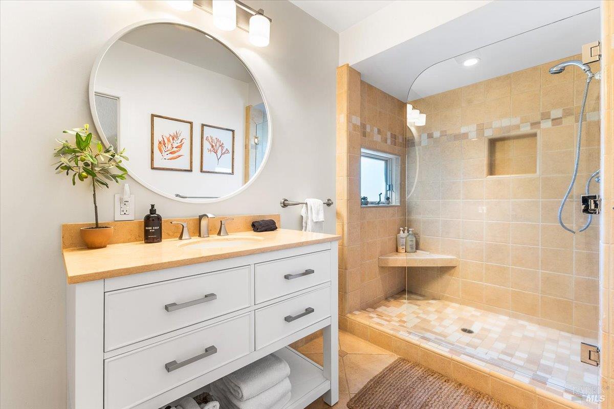 Detail Gallery Image 23 of 42 For 1208 Chiquita Rd, Healdsburg,  CA 95448 - 3 Beds | 3 Baths
