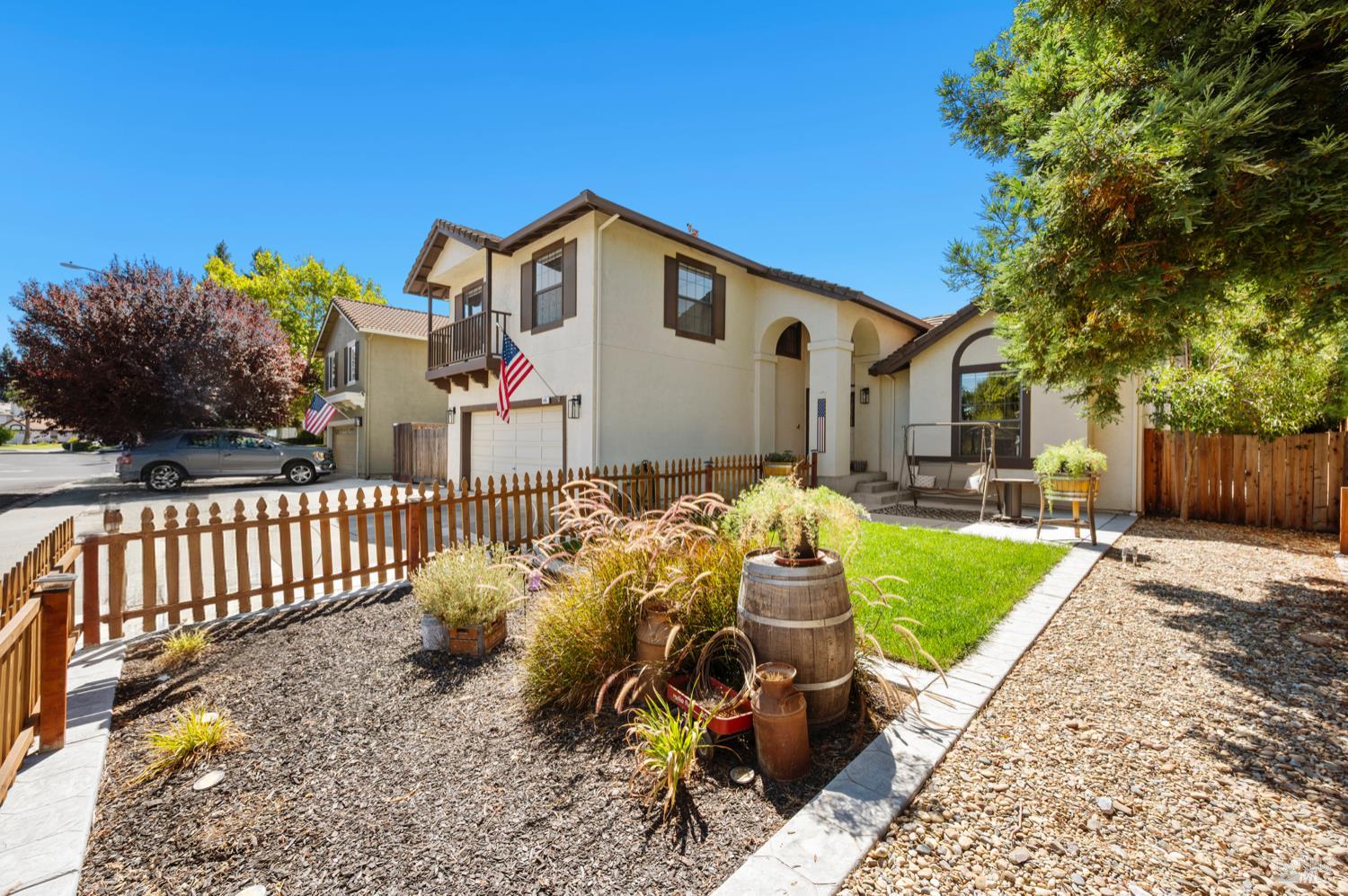 Detail Gallery Image 4 of 49 For 406 Stonecastle Way, Vacaville,  CA 95687 - 4 Beds | 2/1 Baths
