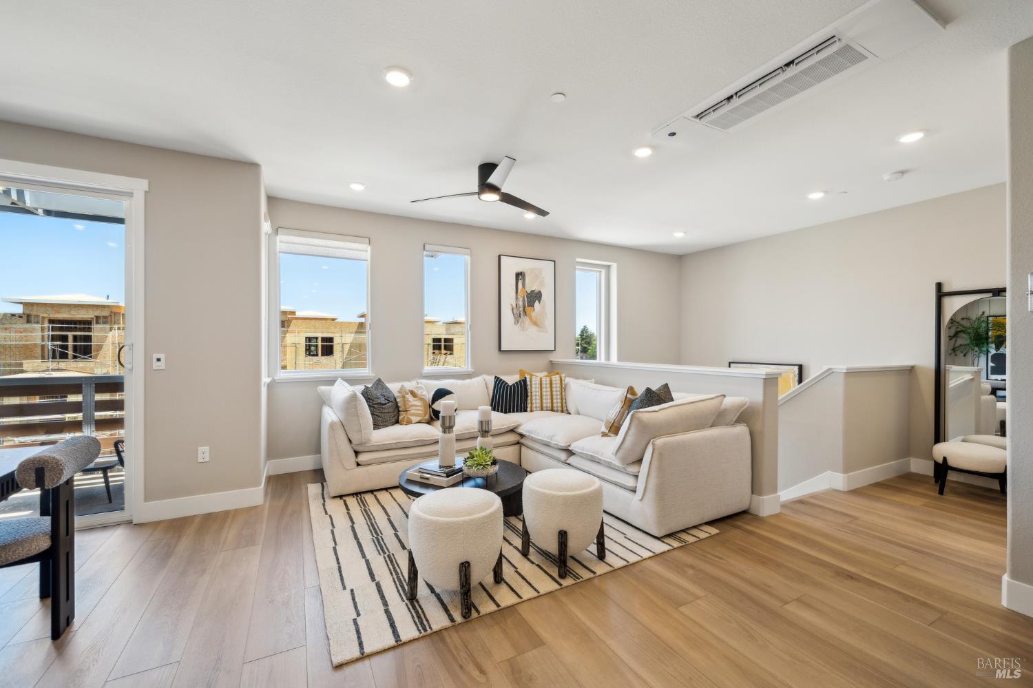Detail Gallery Image 5 of 15 For 322 Hermes Cmn, Livermore,  CA 94551 - 2 Beds | 2/1 Baths