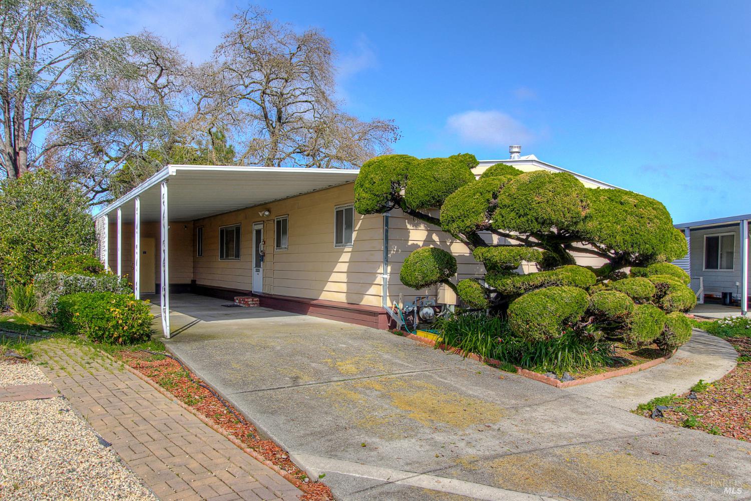 Detail Gallery Image 2 of 12 For 200 Regency Ct, Santa Rosa,  CA 95401 - 2 Beds | 2 Baths