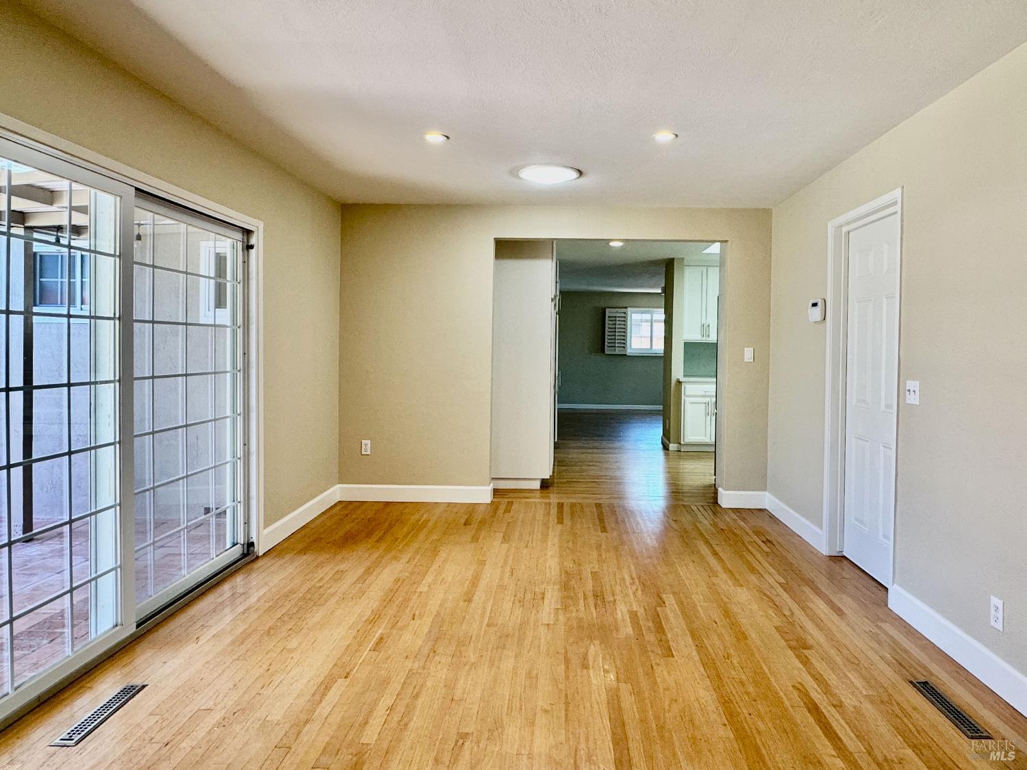 Detail Gallery Image 8 of 27 For 1971 Olive Ave, Saint Helena,  CA 94574 - 4 Beds | 3 Baths