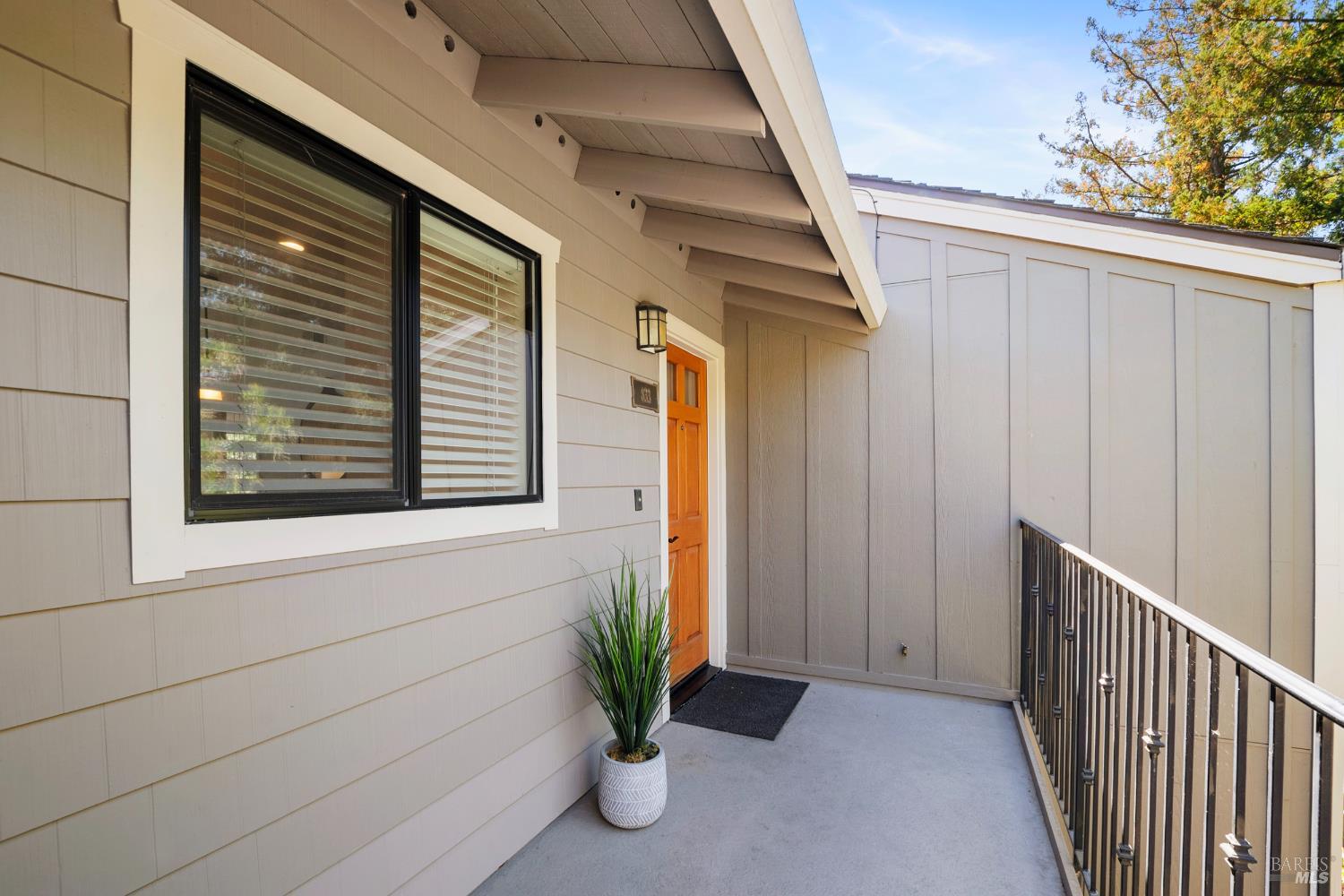Detail Gallery Image 4 of 47 For 833 Augusta Cir, Napa,  CA 94558 - 2 Beds | 2 Baths