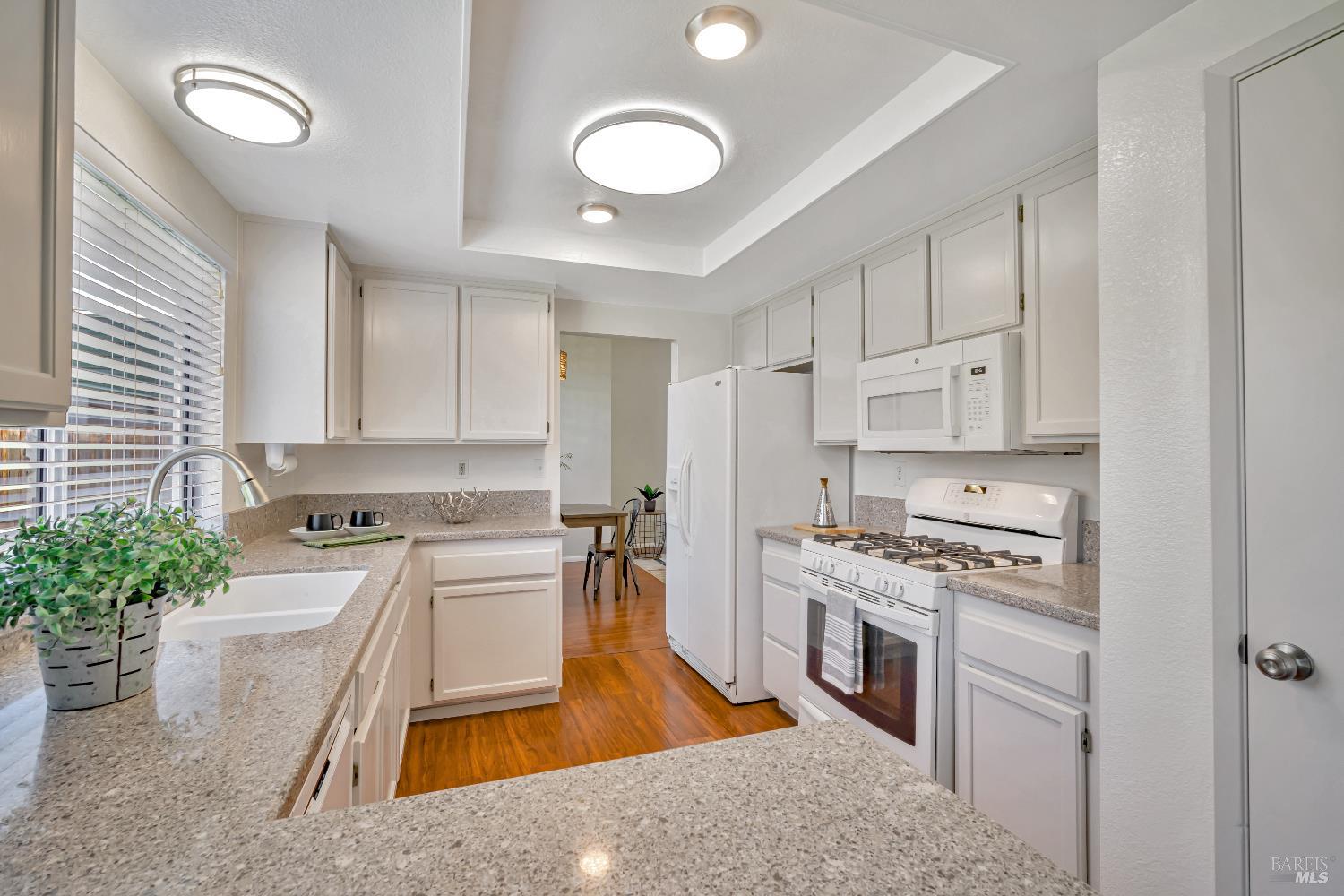 Detail Gallery Image 11 of 46 For 9616 Berkshire Way, Windsor,  CA 95492 - 3 Beds | 2/1 Baths