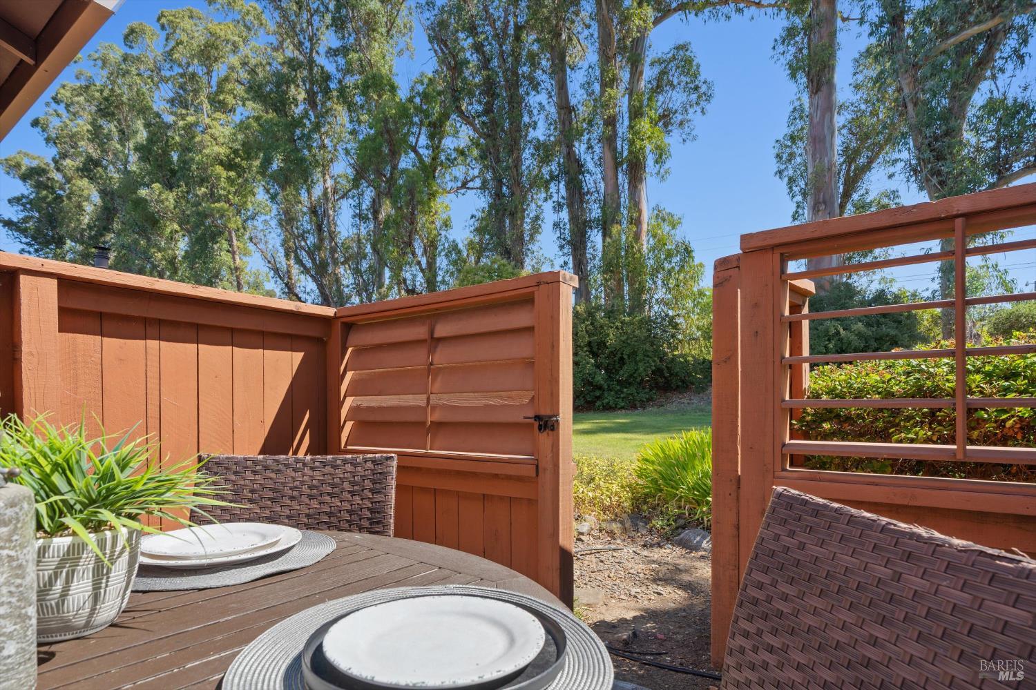 Detail Gallery Image 25 of 31 For 218 Indian Creek Dr, Santa Rosa,  CA 95409 - 2 Beds | 2 Baths
