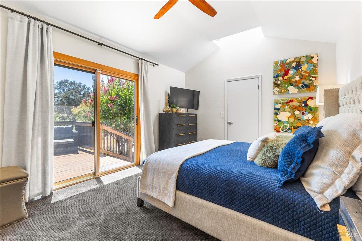 Detail Gallery Image 15 of 42 For 1208 Chiquita Rd, Healdsburg,  CA 95448 - 3 Beds | 3 Baths