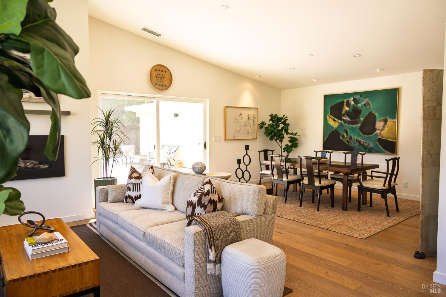 Detail Gallery Image 5 of 19 For 20662 Pueblo Rd, Sonoma,  CA 95476 - 3 Beds | 3/1 Baths