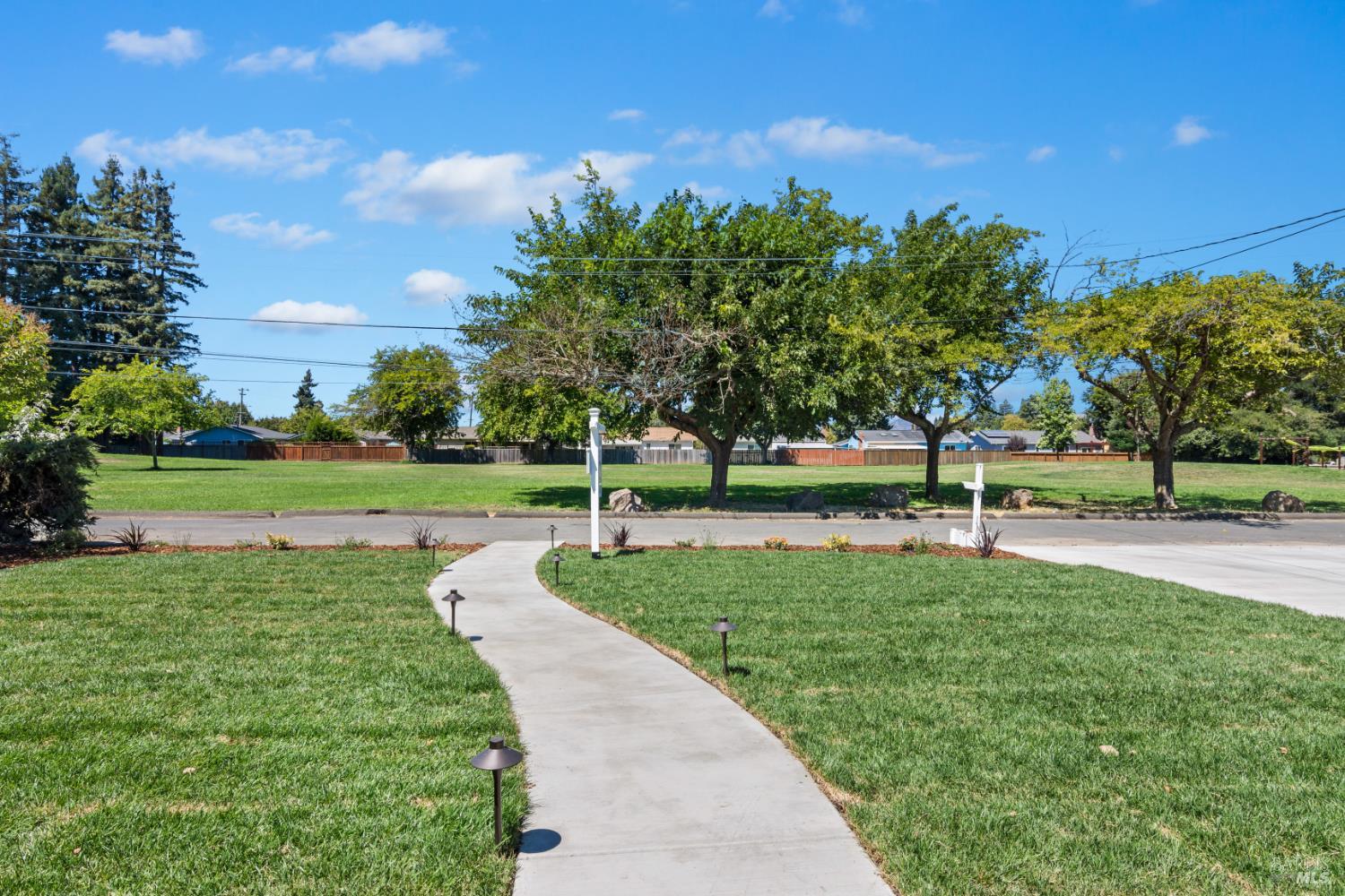 Detail Gallery Image 5 of 33 For 1565 Baywood Ln, Napa,  CA 94558 - 2 Beds | 1 Baths