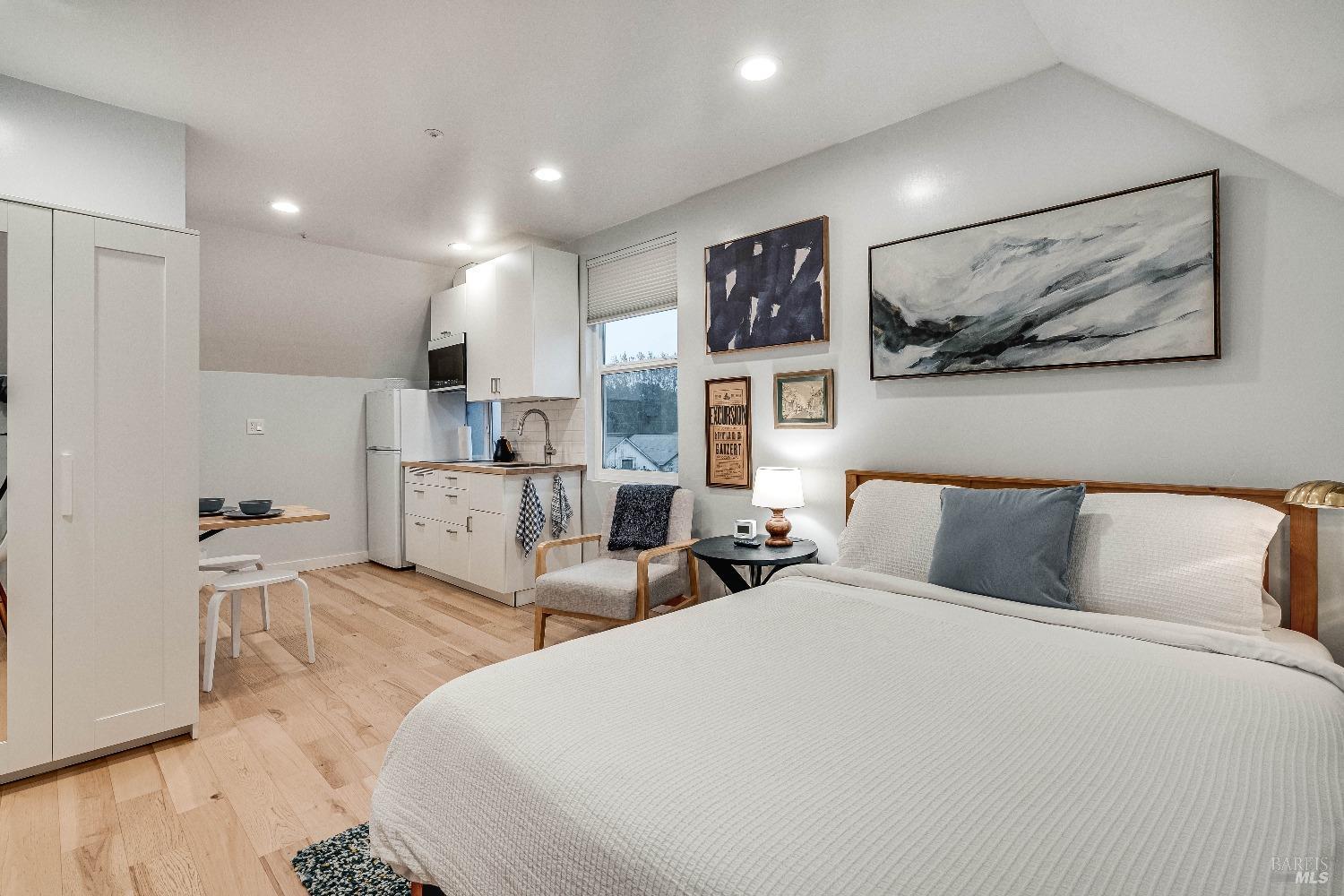 Detail Gallery Image 4 of 33 For 1532 Jefferson St, Napa,  CA 94559 - – Beds | – Baths