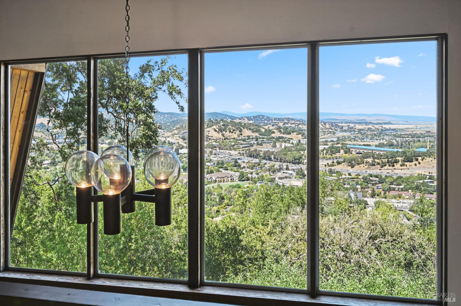 Detail Gallery Image 22 of 49 For 111 Glenside Way, San Rafael,  CA 94903 - 5 Beds | 4/1 Baths