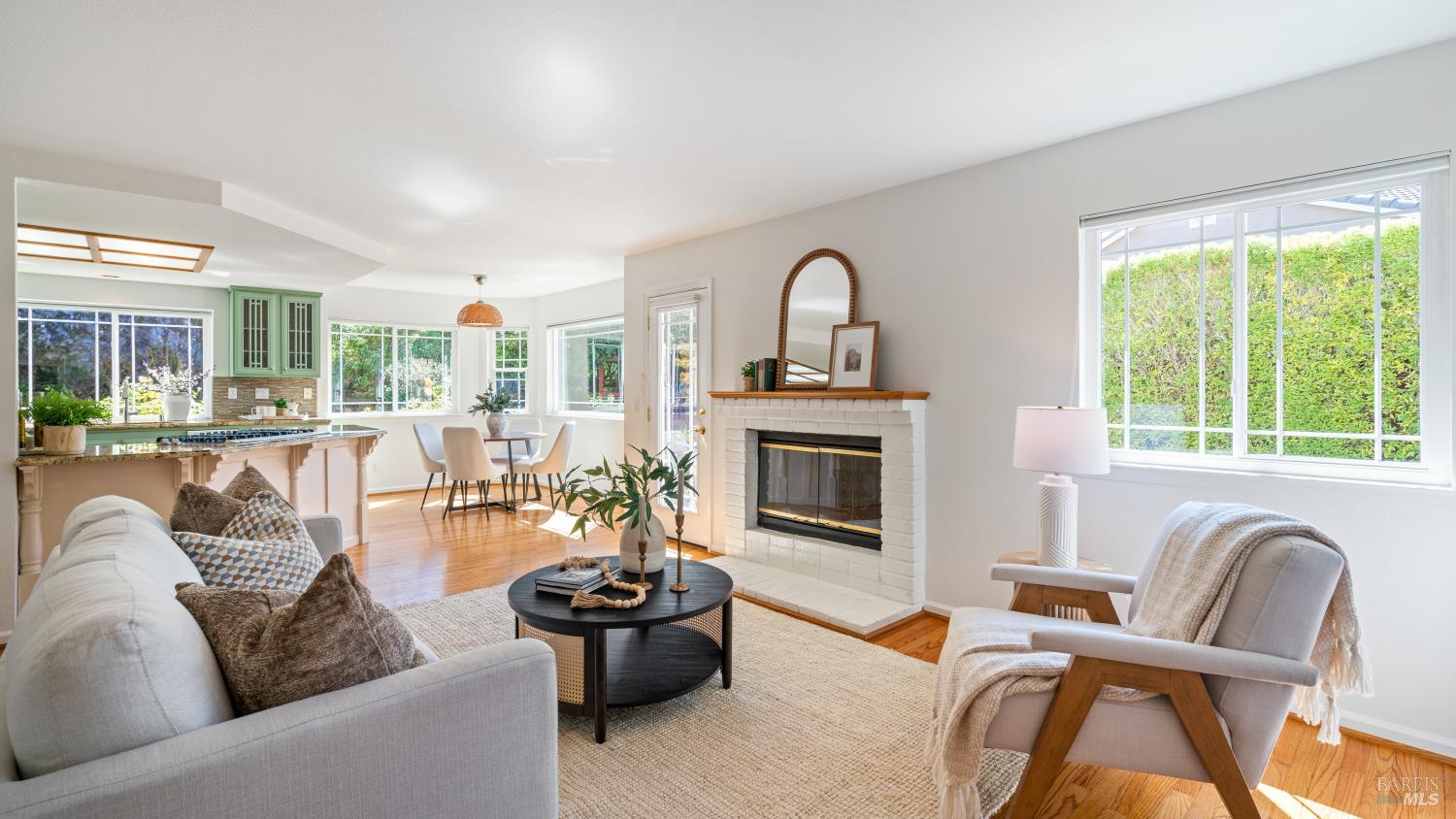 Detail Gallery Image 15 of 56 For 181 Dublin Ct, Petaluma,  CA 94952 - 4 Beds | 2/1 Baths