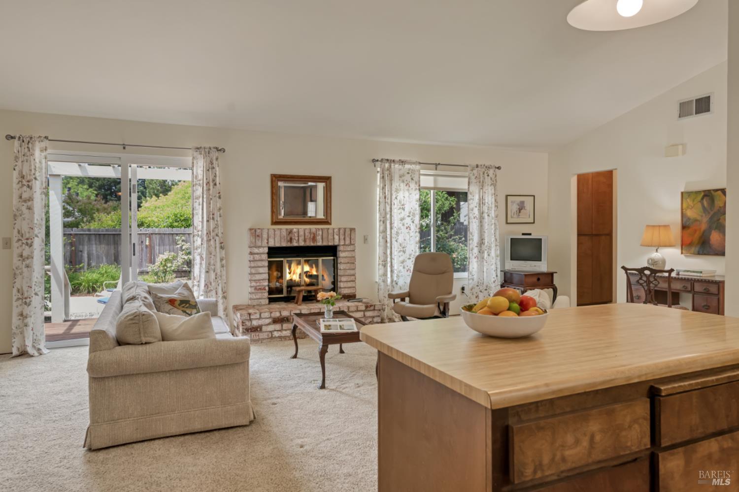 Detail Gallery Image 13 of 37 For 18498 Happy Ln, Sonoma,  CA 95476 - 2 Beds | 2 Baths