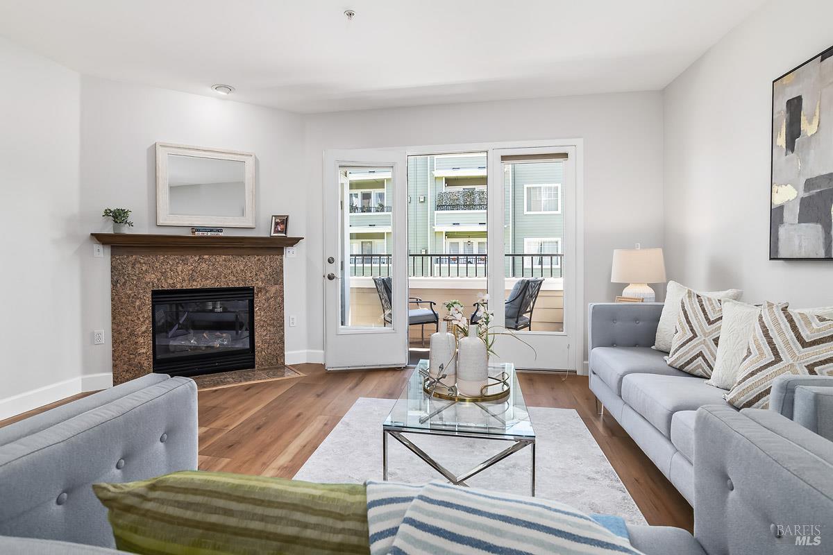 Detail Gallery Image 3 of 26 For 852 Diablo Ave #102,  Novato,  CA 94947 - 2 Beds | 2 Baths