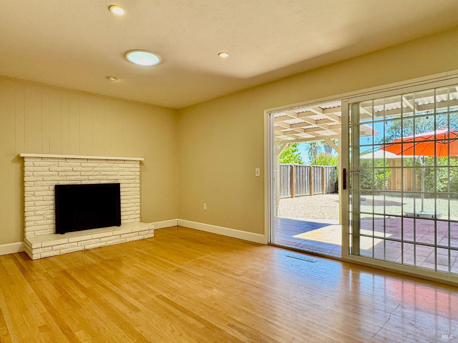 Detail Gallery Image 9 of 27 For 1971 Olive Ave, Saint Helena,  CA 94574 - 4 Beds | 3 Baths