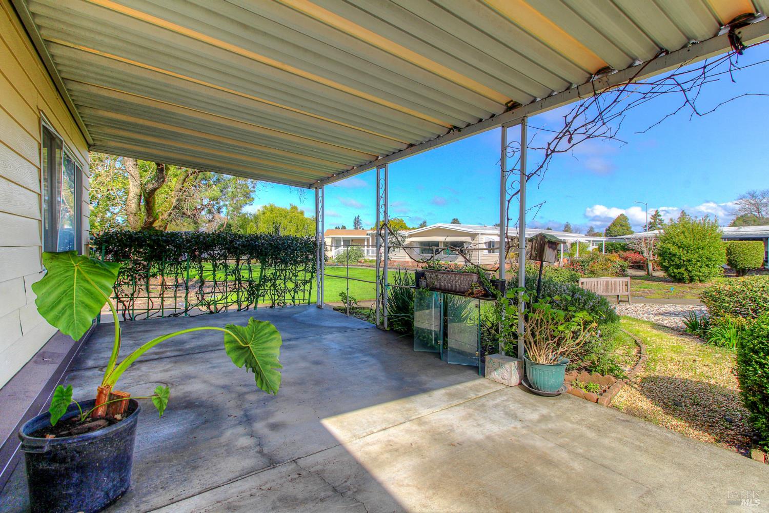 Detail Gallery Image 7 of 12 For 200 Regency Ct, Santa Rosa,  CA 95401 - 2 Beds | 2 Baths