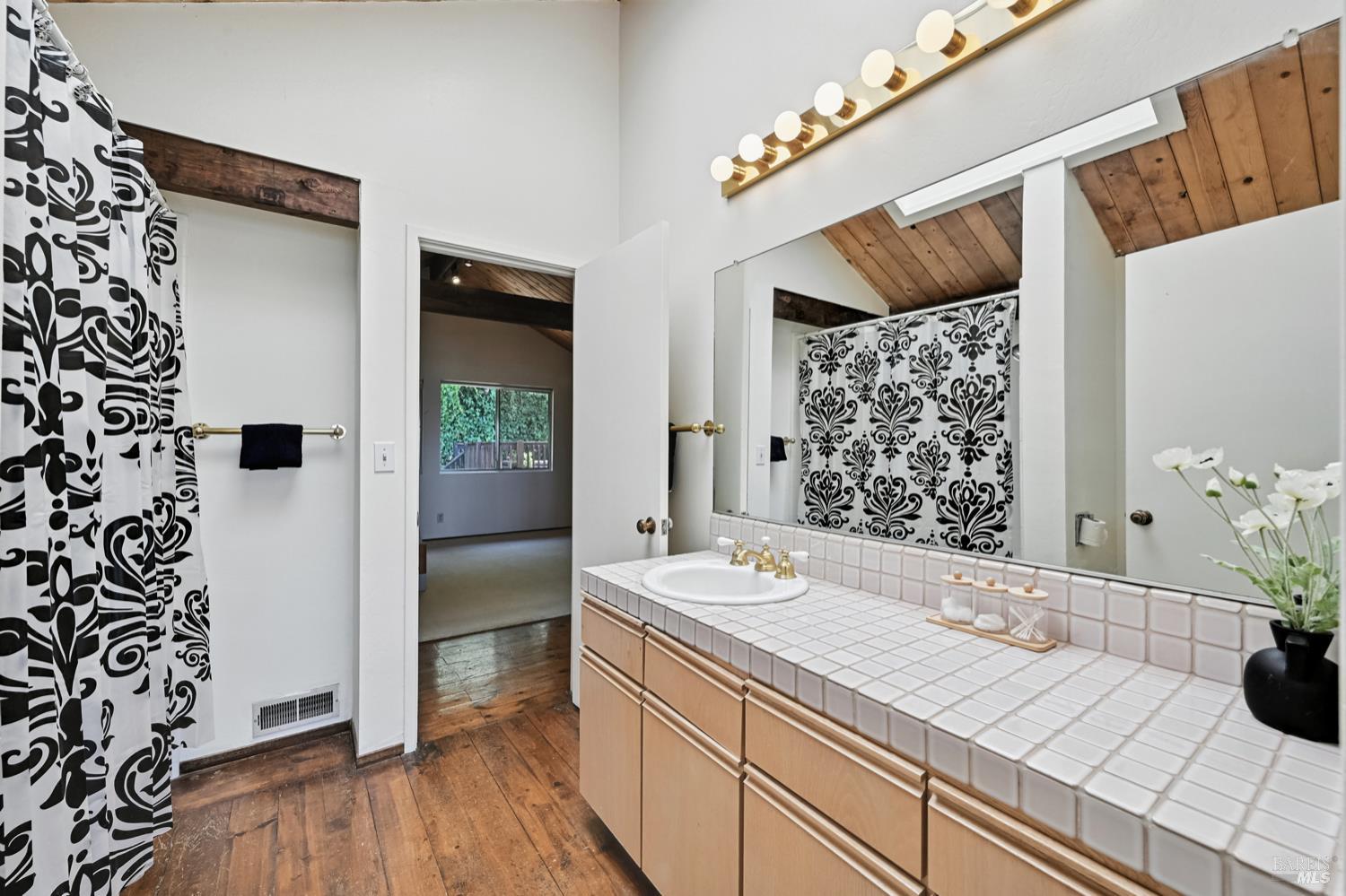Detail Gallery Image 23 of 49 For 111 Glenside Way, San Rafael,  CA 94903 - 5 Beds | 4/1 Baths