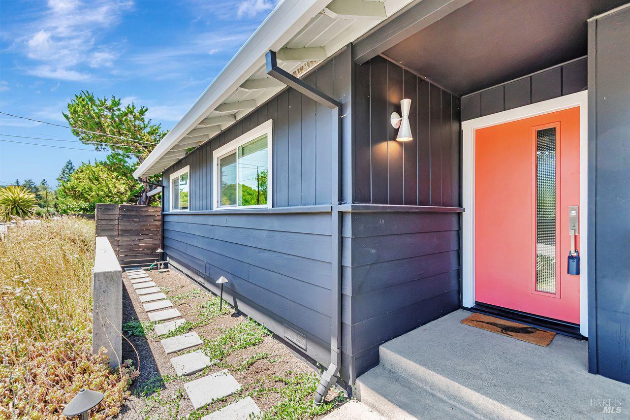 Detail Gallery Image 5 of 48 For 3641 Evergreen Rd, Santa Rosa,  CA 95405 - 4 Beds | 2 Baths