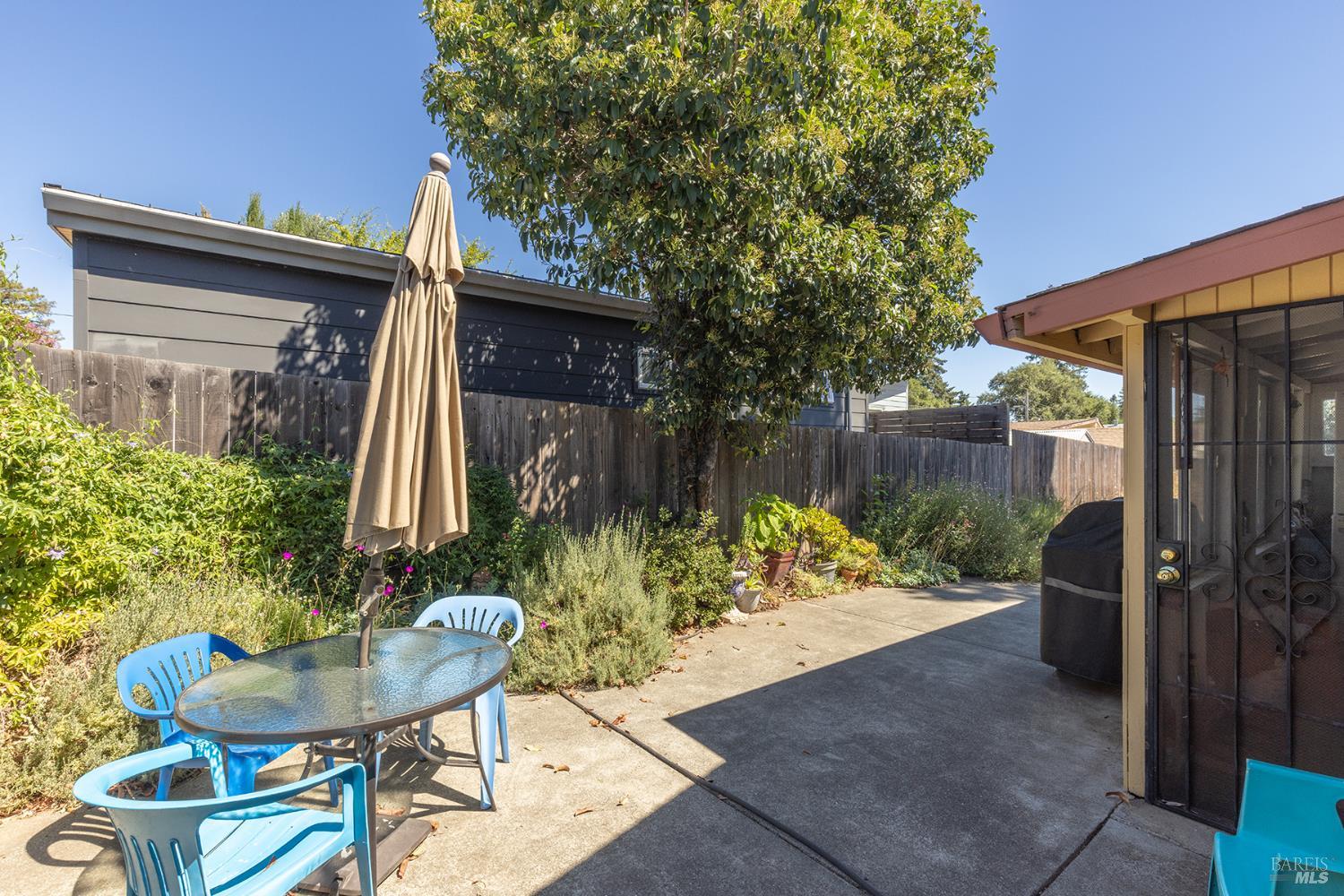 Detail Gallery Image 29 of 32 For 114 Powell Ave, Healdsburg,  CA 95448 - 5 Beds | 2 Baths