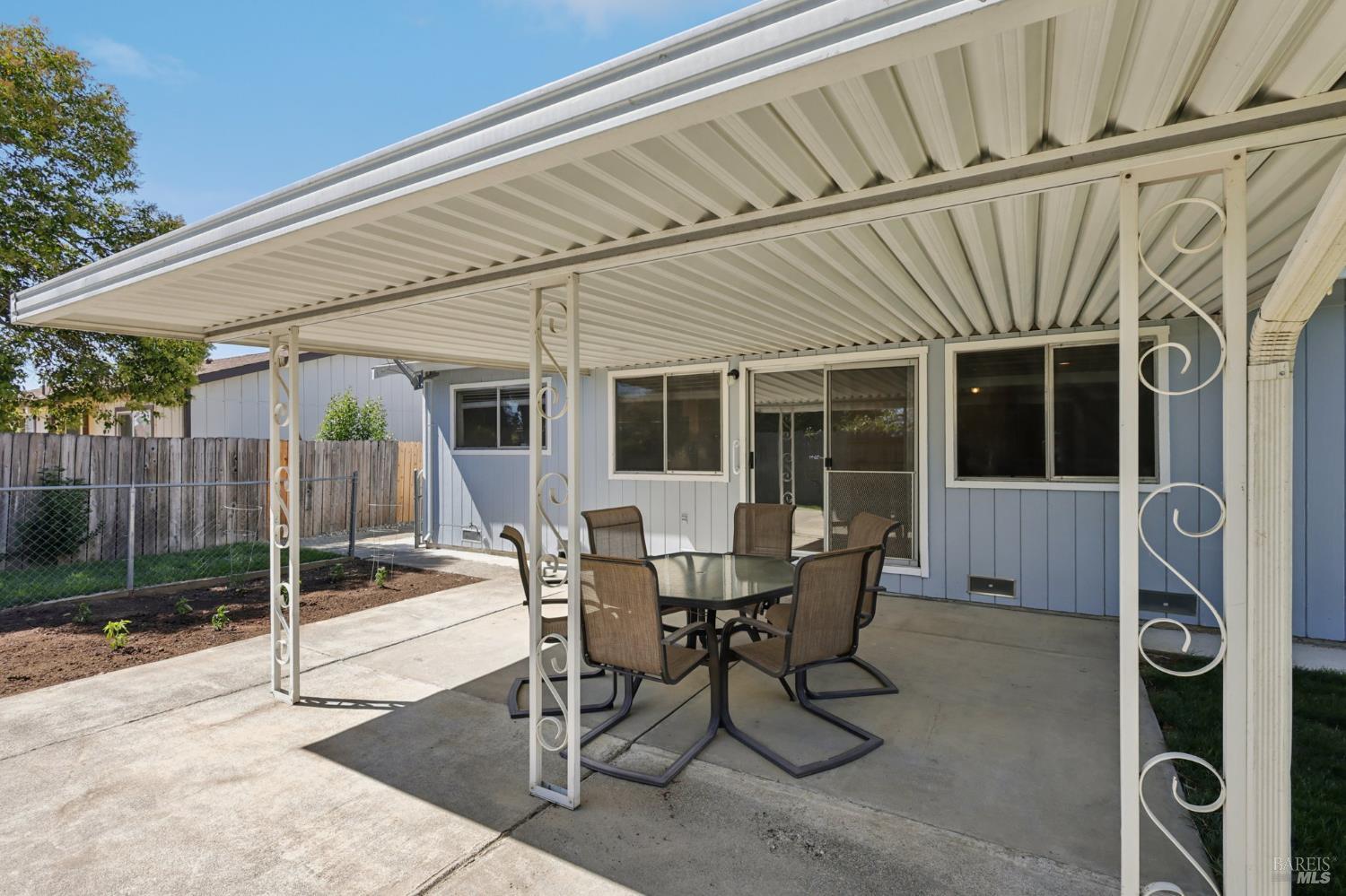 Detail Gallery Image 4 of 48 For 1403 Humbolt Dr, Suisun City,  CA 94585 - 3 Beds | 2 Baths