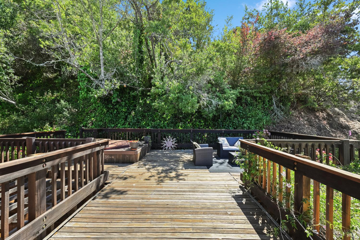Detail Gallery Image 38 of 49 For 111 Glenside Way, San Rafael,  CA 94903 - 5 Beds | 4/1 Baths