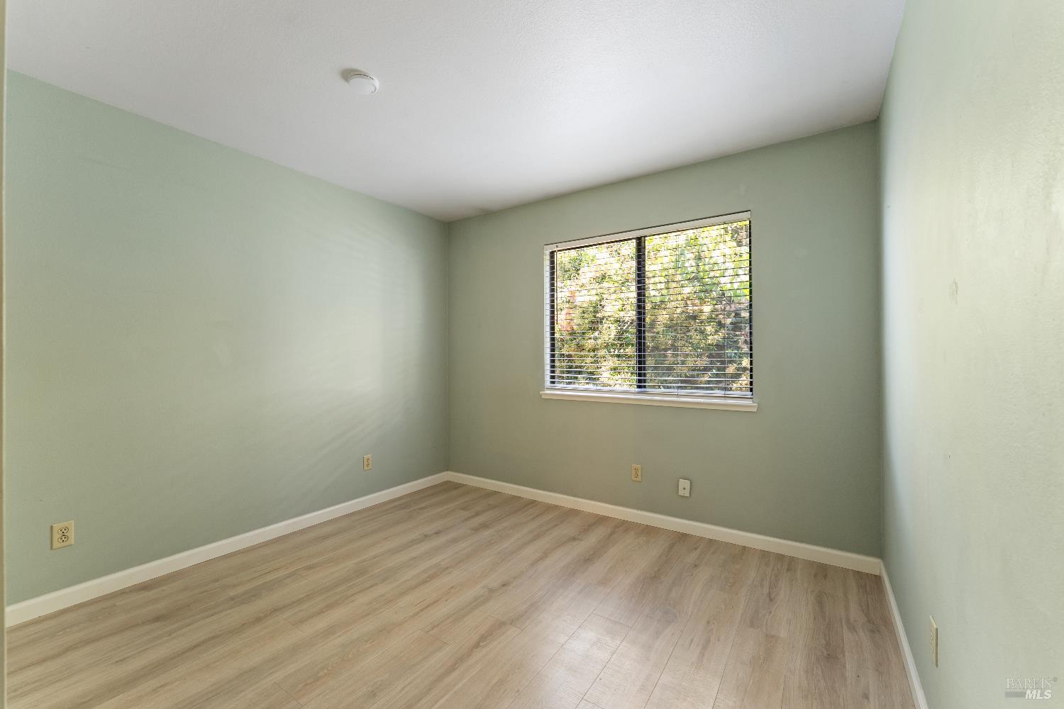 Detail Gallery Image 12 of 23 For 164 N Dutton Ave, Santa Rosa,  CA 95401 - 3 Beds | 2/1 Baths